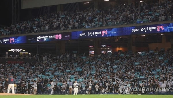 谢场时被球迷说了啥？澳波：哥们儿，可能不适合在这说