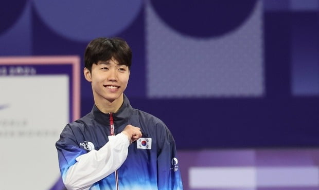 海登海姆vs奥格斯堡球员评分：莱奥-斯恩萨9.0分，柯米尔5.7分