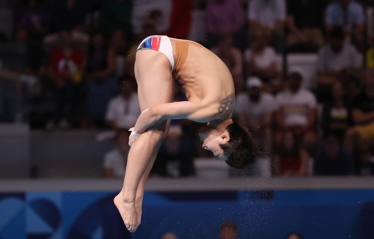 防住对手也防住自己！SGA前五分钟4断，但自己前五投全失