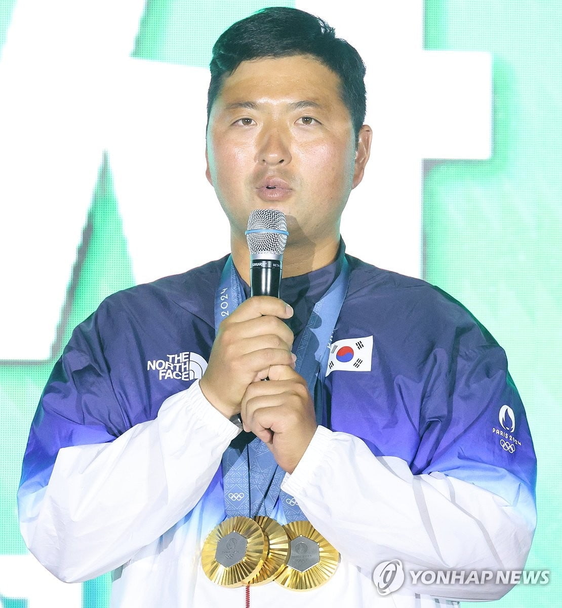 阿莫林也是发布会高手，C罗曾赞其为“诗人”