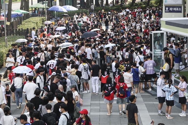 焦点战役！美媒预测明日狂热战王牌首发：克拉克PK威尔逊