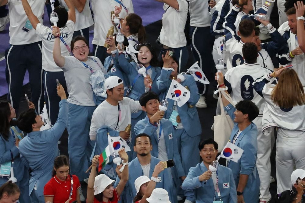 ✅森林狼官宣签下后卫沙松-兰德尔