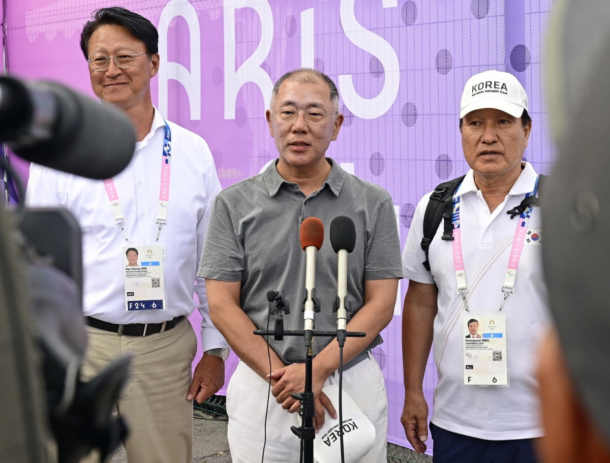 “侠”路相逢 “勇”者归来！克莱重返湾区 独行侠VS勇士谁能拿下NBA杯首胜？