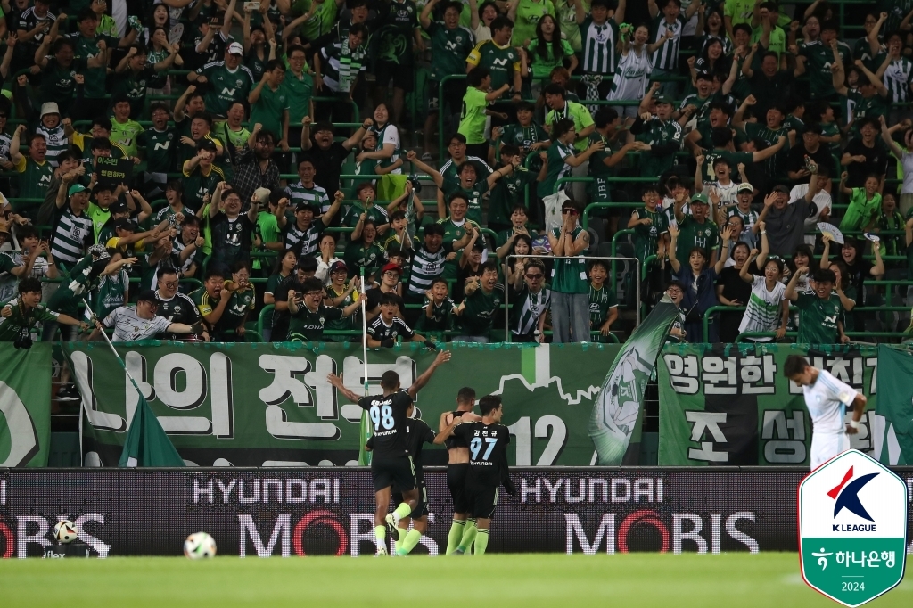 ⚽日职联战报：佐佐木翔建功 加藤陆次树头槌制胜 广岛三箭客场2-1磐田喜悦