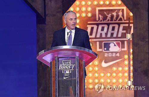 阿斯：代理维尼修斯等人的体育娱乐公司继续拓展业务，试图文体结合
