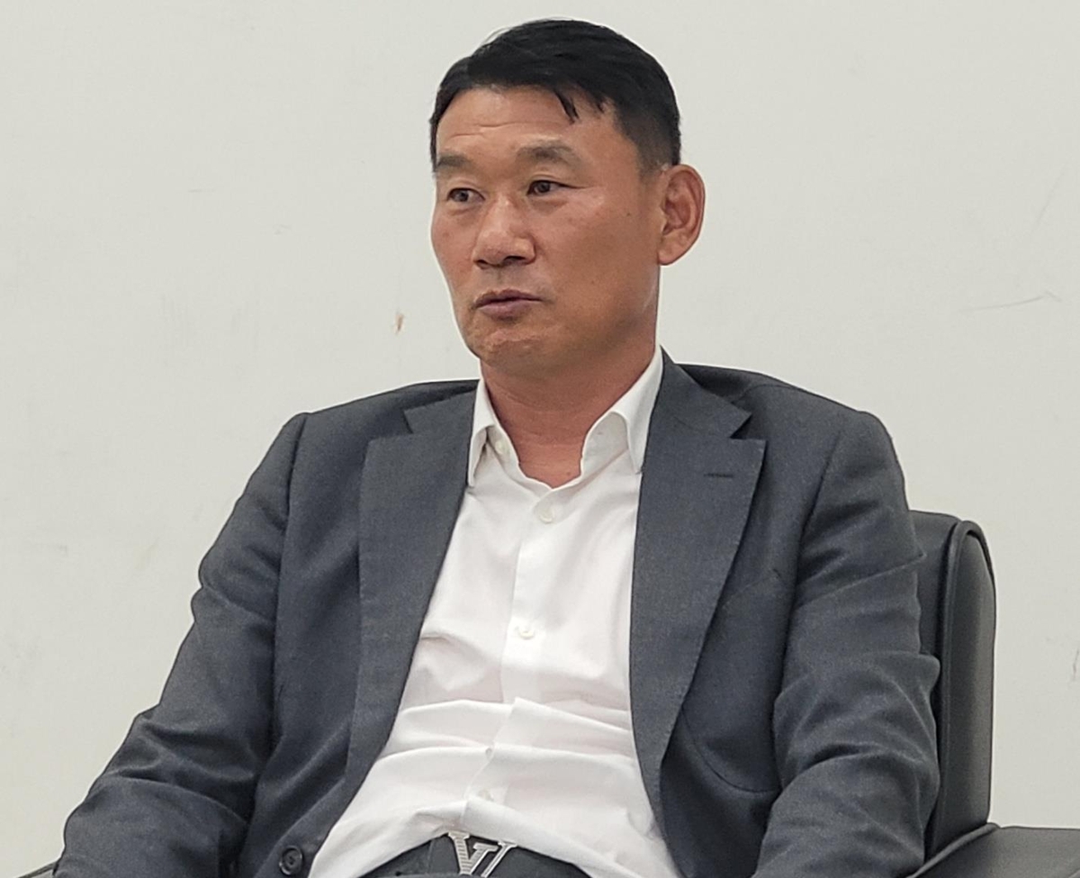 世体：因离开技术区抗议裁判染红，弗里克可能被停赛两轮