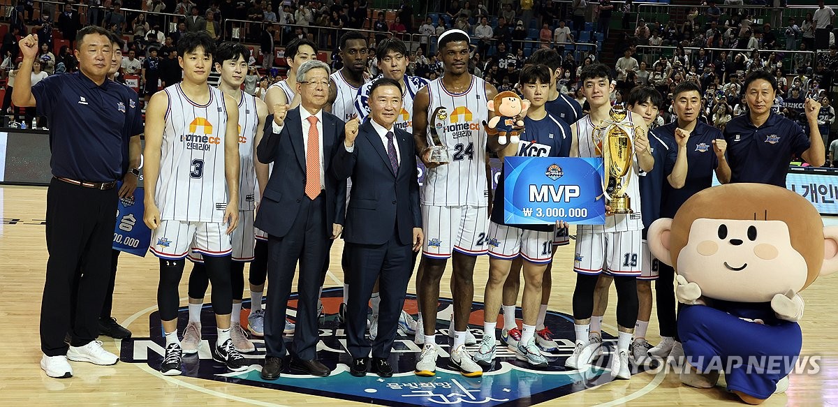 【欧冠集锦】费兰梅开二度，巴萨客场3-2力克多特