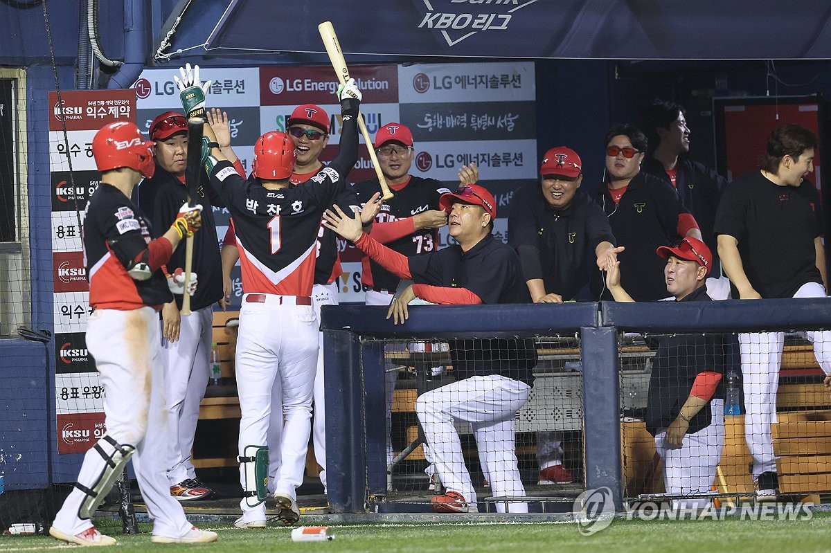C罗还在曼联时率队3-2力克枪手 亨利战术喝水掩饰尴尬