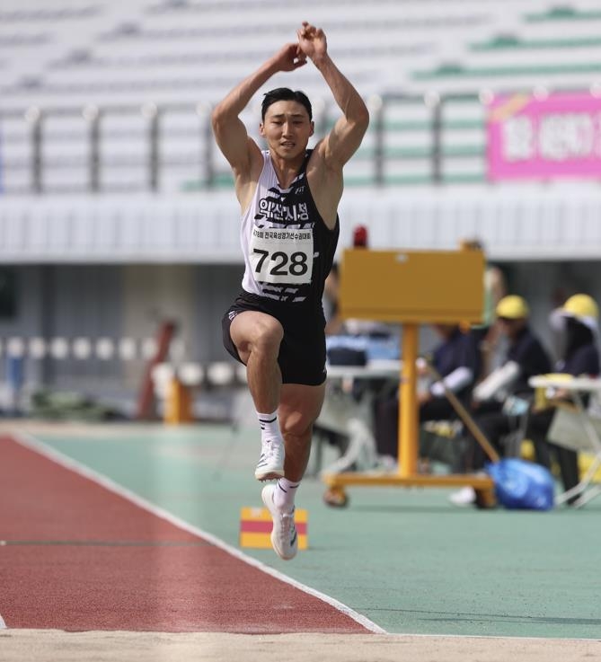 自德甲成立以来，沙欣是首位执教多特前7个主场全胜的主帅
