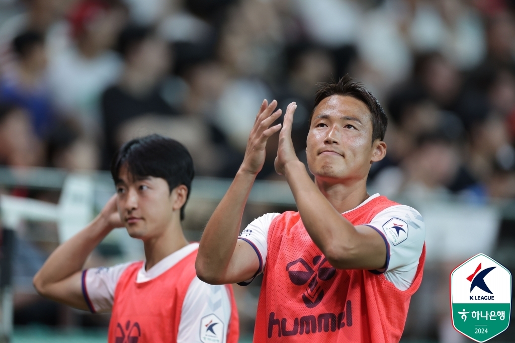 久保建英1年来首次单场送1球1助，与主帅热烈拥抱破解不和传言