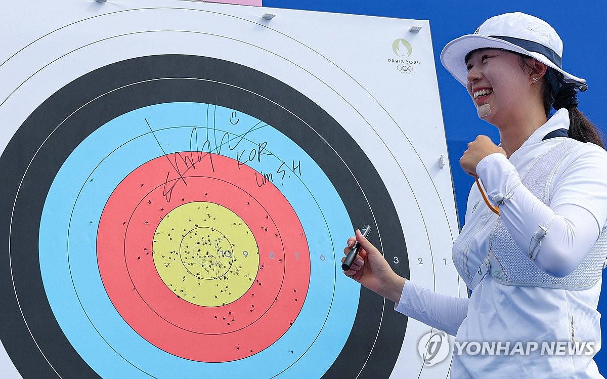 图片报：莱默尔训练中出现轻微肌肉问题，特尔进行单独训练