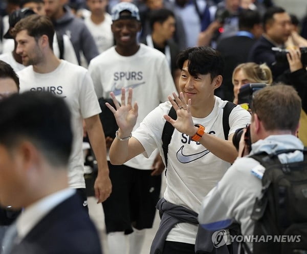 世体：德容继续参加合练，预计将入选巴萨本周欧冠大名单
