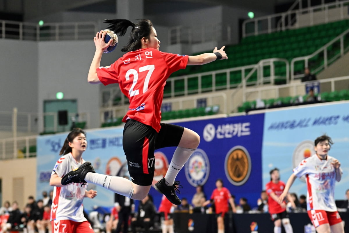 ⚽欧联杯半场：霍格反击建功 海于格推射破门 博多格林特暂2-1领先波尔图