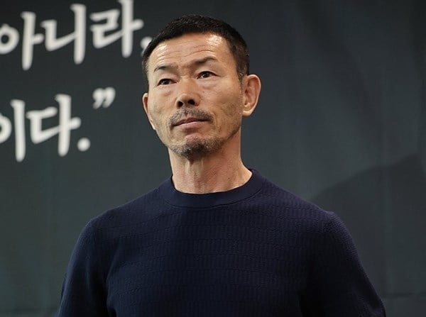 忙里偷闲，穆西亚拉和奥利塞现场观战NBA圣诞大战